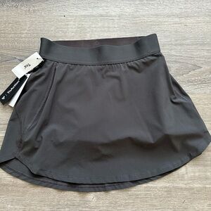 Size XS- NEW W TAGS Aritzia TNA TnAction micro tennis skirt - coal gray